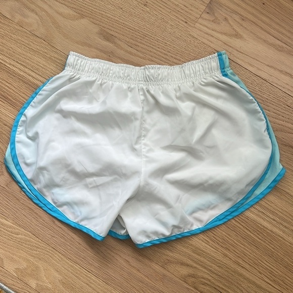 Nike Women’s Dri-FIT Tempo Mid-Rise Brief-Lined Running Shorts | M - Picture 4 of 5